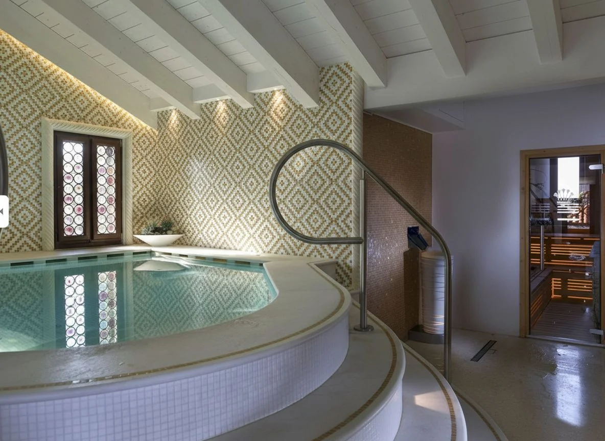 Indoor jacuzzi at the Ai Reali Wellness Spa